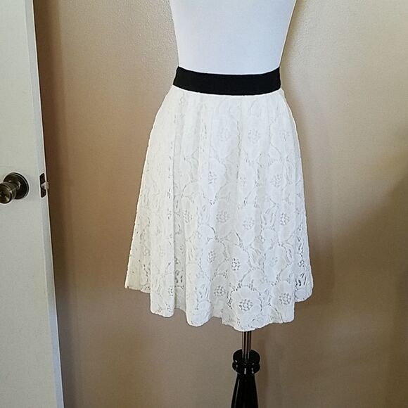 LOFT Dresses & Skirts - Loft white lace skirt with black waistband